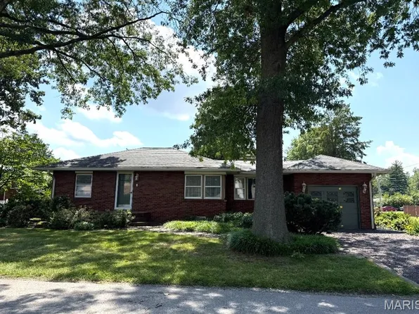 305 Nelder Dr, Godfrey, IL 62035