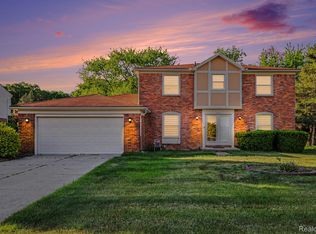 28945 Nottoway Dr, Farmington Hills, MI 48331