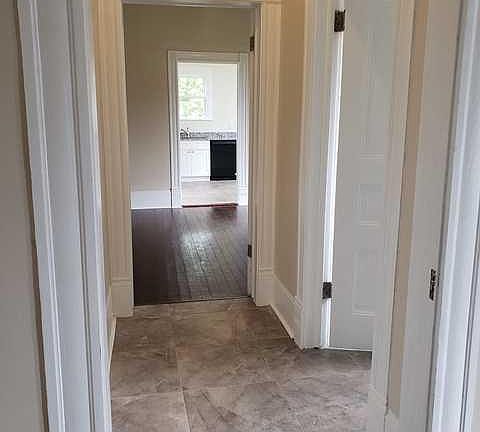 5th image of 133 Carolina St #B