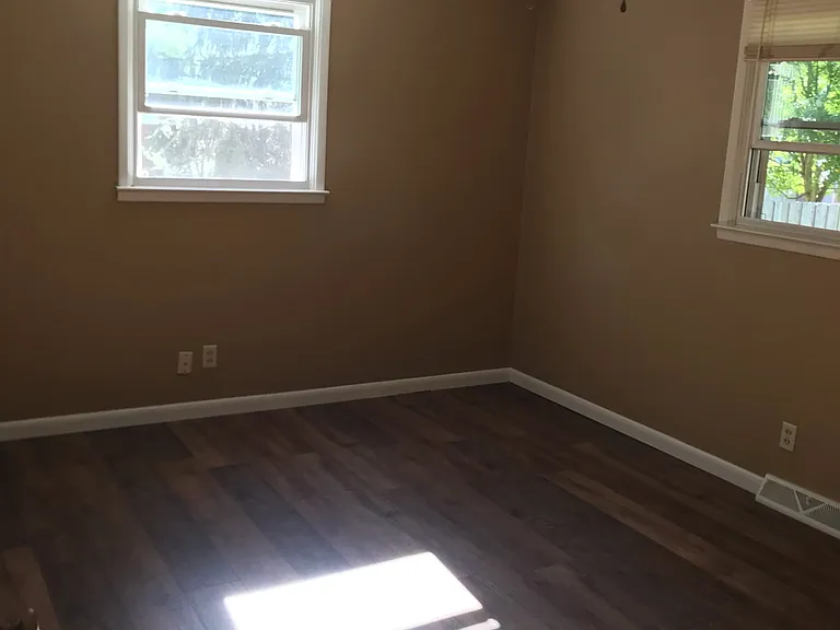 Robindale Dr — Photo 8