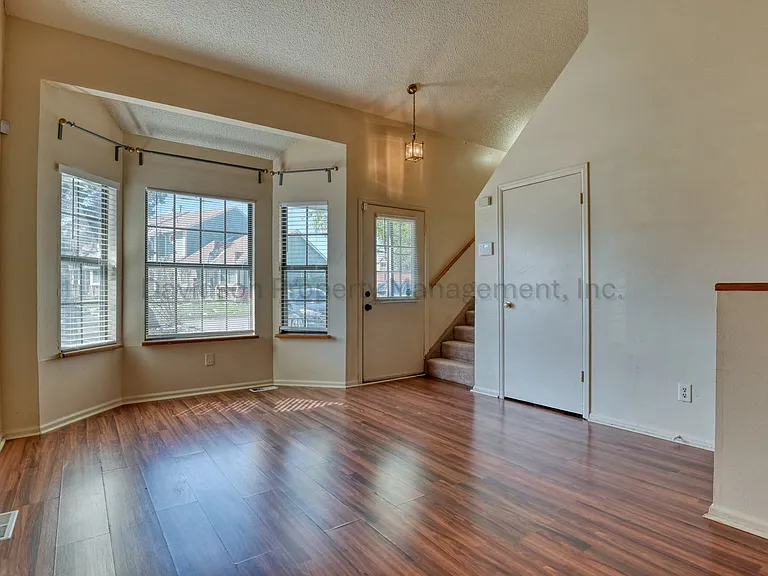864 London Green Way — Photo 2