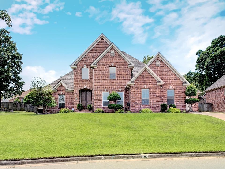 1st image of 141 Mountain Valley Dr