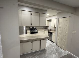 214 E Bailey Rd APT J, Naperville, IL 60565