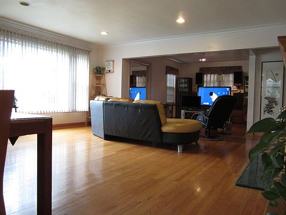 3rd image of 8316 Kolmar Ave