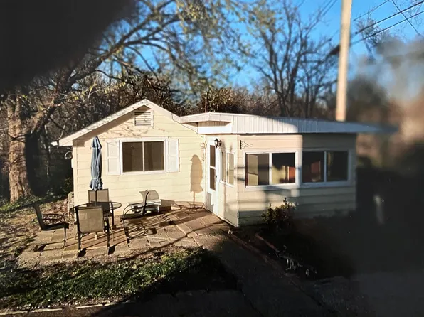 1703 Pleasant View Dr, Fairview Heights, IL 62208