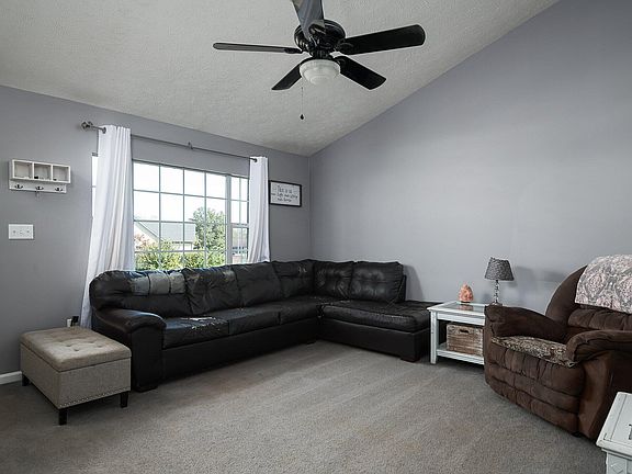 4th image of 261 Holly Ln