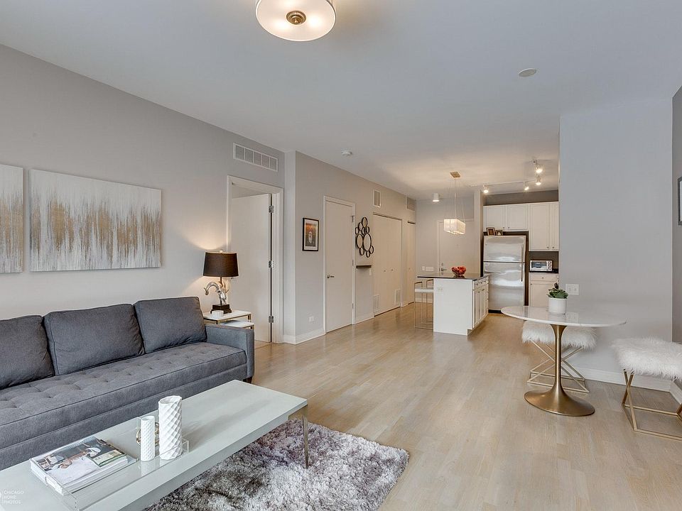 1st image of 544 N Milwaukee Ave APT 204