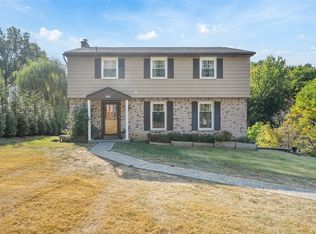 203 Nottingham Dr, Coraopolis, PA 15108