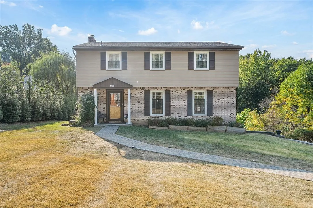 203 Nottingham Dr photo 1
