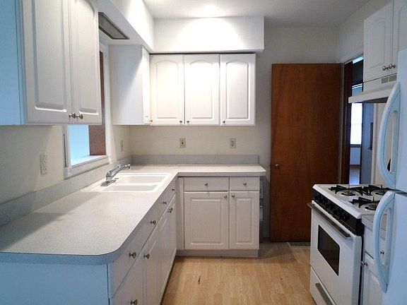 3rd image of 3517 Garfield Ave