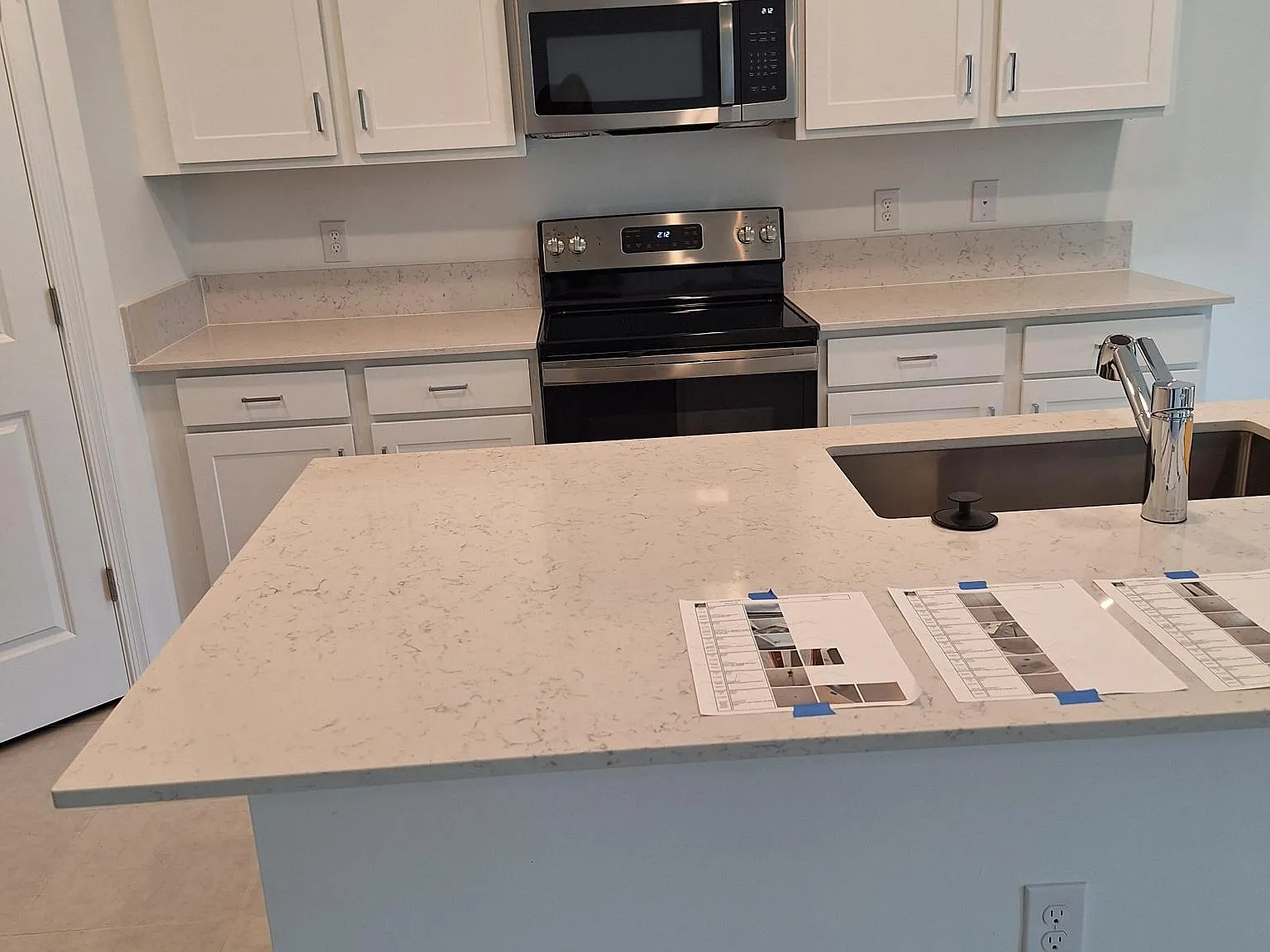716 Dockside Dr SW — Photo 2