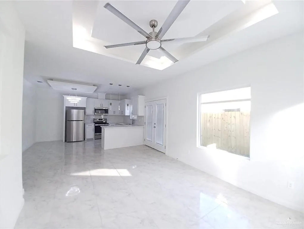 2 bed, 2.0 bath, 934 sqft, $1,050 — Photo 3