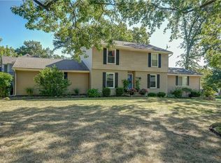 105 Cherokee Ln, Lake Winnebago, MO 64034
