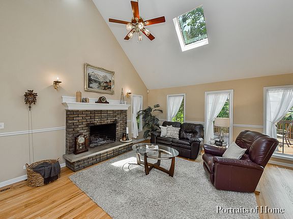 4th image of 300 E Elmwood Ave