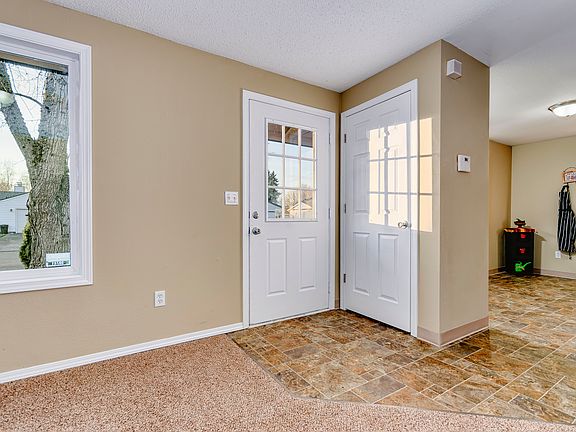 3rd image of 5305 NE 48th Ave