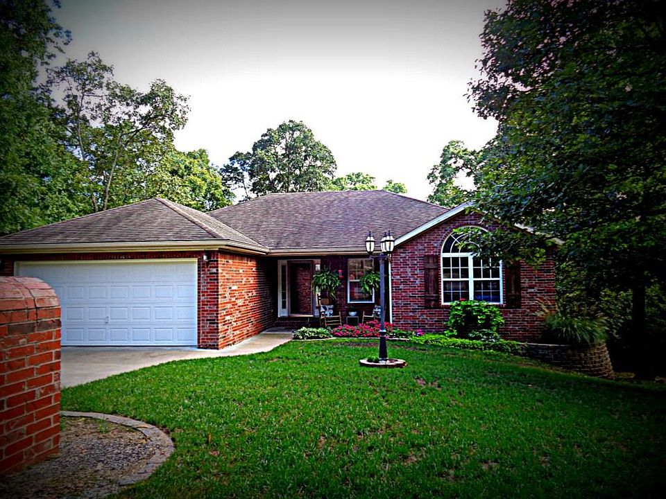 1st image of 17 Silverton Ln