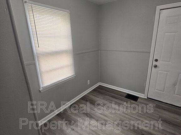 3rd image of 780 Whitethorne Ave