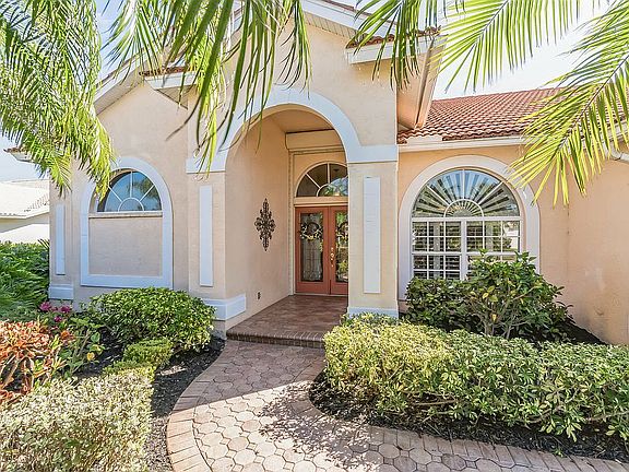 3rd image of 9435 Glen Abbey Ln