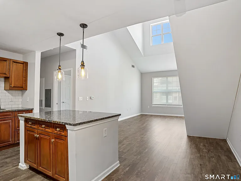 35 W Broad St #404 — Photo 6