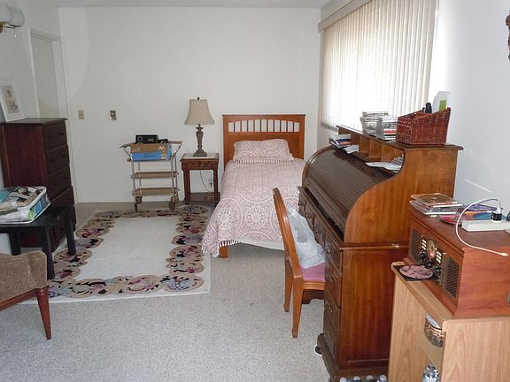 3rd image of 300 N Fairview Ave Unit 3