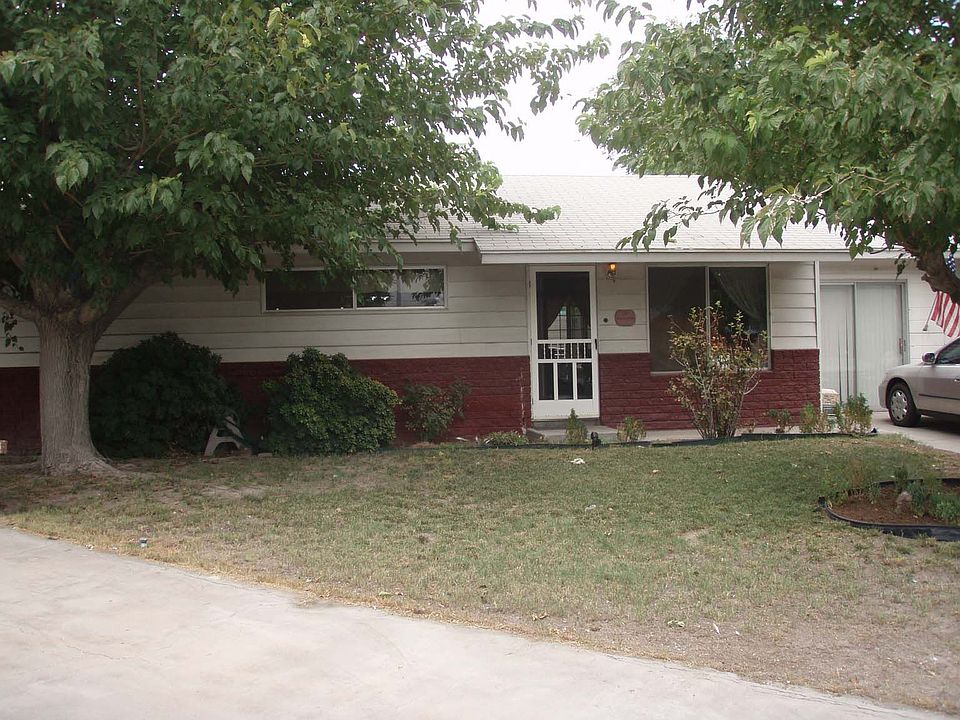 quiet cul-de-sac: within walking distance of parks and local elementary school