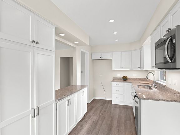 5th image of 415 E Washington Blvd