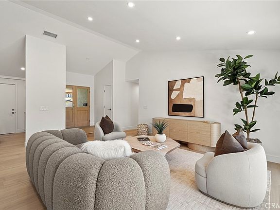 5th image of 20852 Farnsworth Ln