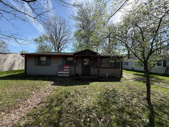 820 Forest Dr, Fenton, MI 48430