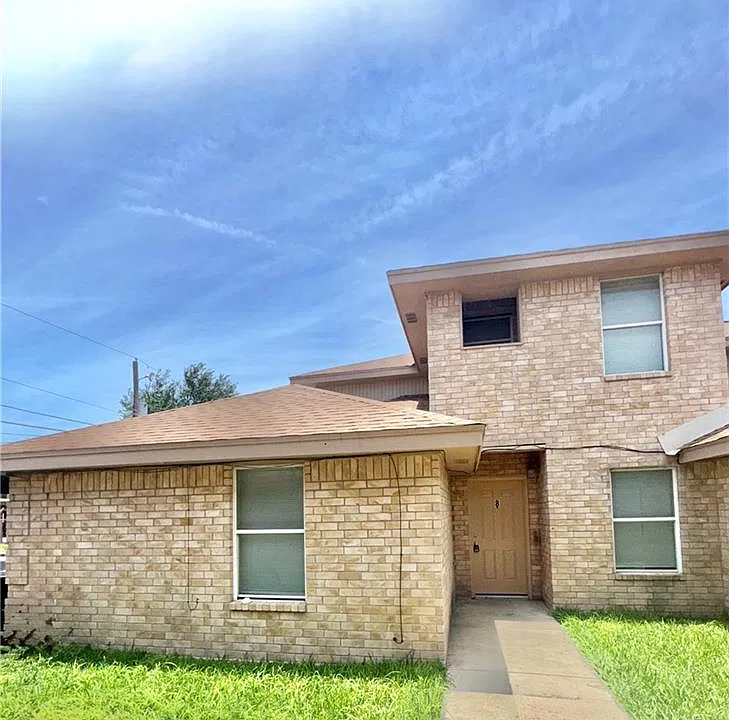 901 W Caffery Ave #2
