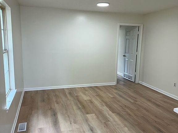 3rd image of 1074 N Oolitic Dr