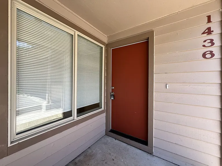 Bright and Airy Home with Stainless Steel Kitchen, Vaulted Ceilings & Washer + Dryer — Photo 18