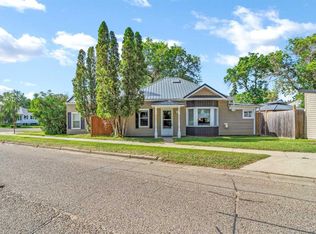 212 S 6th St SE, Medicine Hat, AB T1A1H1