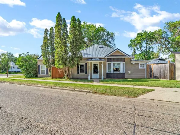 212 S 6th St SE, Medicine Hat, AB T1A 1H1