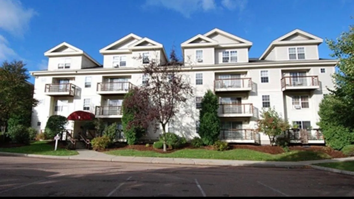 2 bed, 1000 sqft, $1,300 — Photo 1