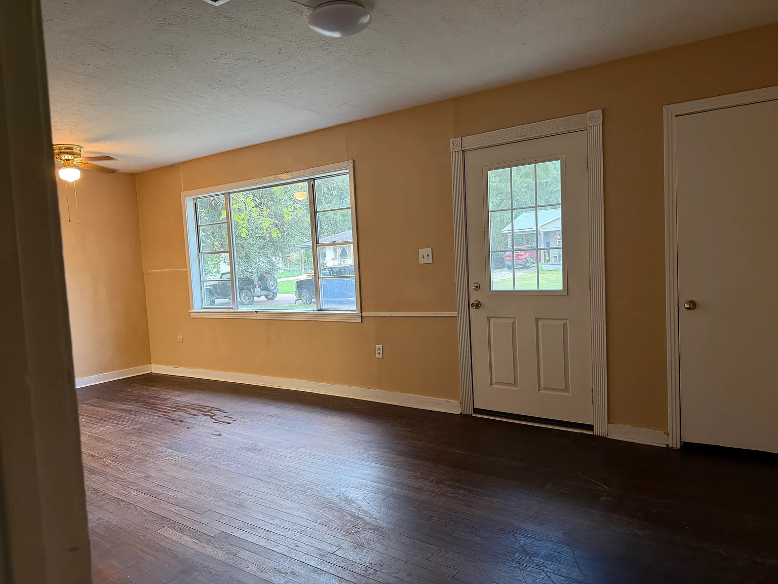 3 bed, 1208 sqft, $1,300 — Photo 2
