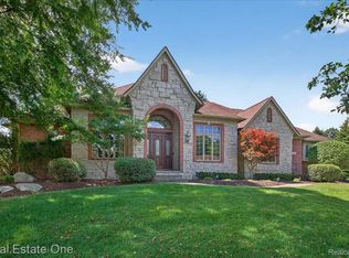 1231 Deer Path Trl, Oxford, MI 48371
