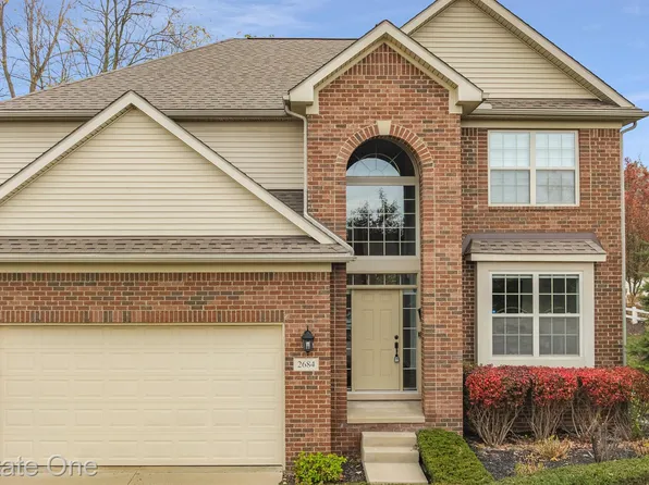2684 Trillium Hills Dr, Commerce Township, MI 48382