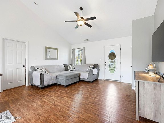 5th image of 281 Crossfield Dr