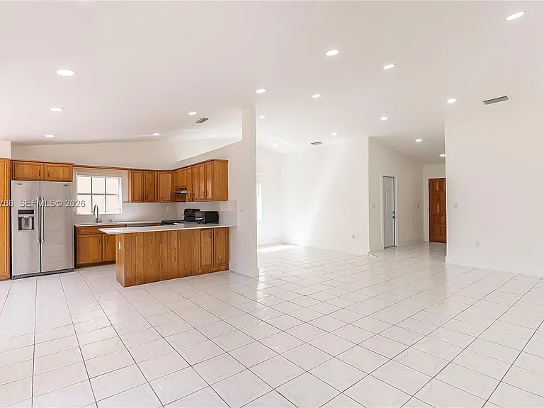 15881 SW 139th Ave — Photo 3