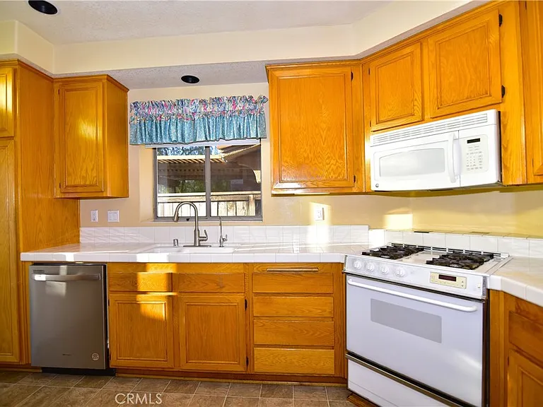 2090 Villa Del Lago Dr #B — Photo 5