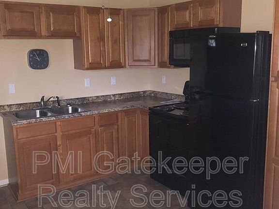 3rd image of 1364 Meredith Dr