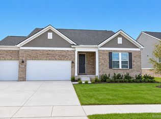 20505 W Kilburn Dr, Macomb, MI 48044