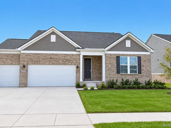 20505 W Kilburn Dr, Macomb, MI 48044