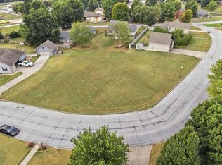 11 E Meadow Dr, Bolivar, MO 65613