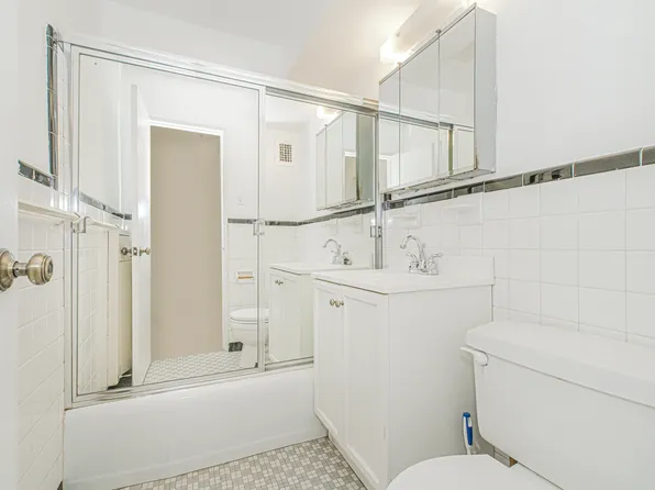 2630 Cropsey Avenue image 18 of 21