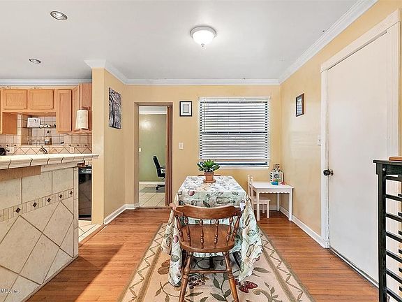 4th image of 2130 Larry Dr