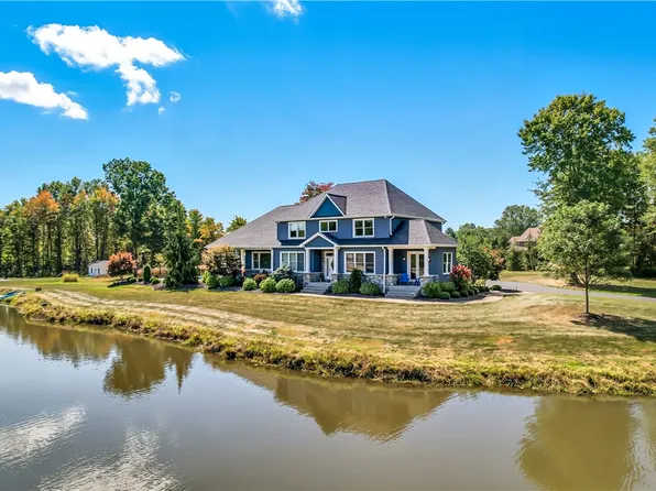 956 Camelot Dr, Hermitage, PA 16148