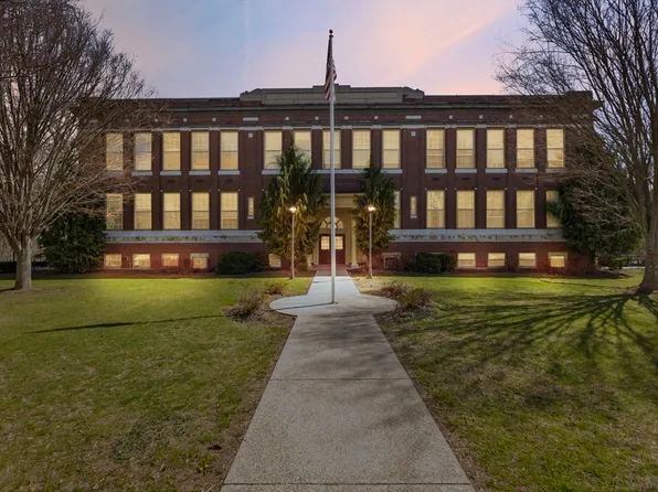 265 Sayles St #13, Pascoag, RI 02859