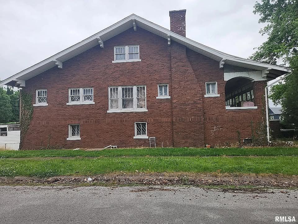 1st image of 204 S Elm St