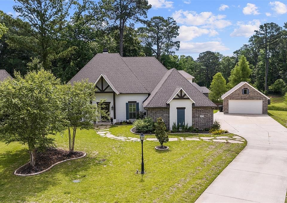 1st image of 447 Oakwood Trace Ct